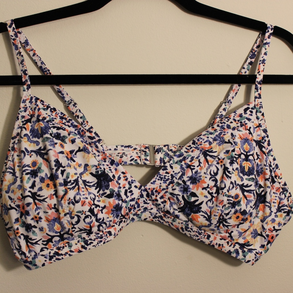 ATHLETA flowered bikini top